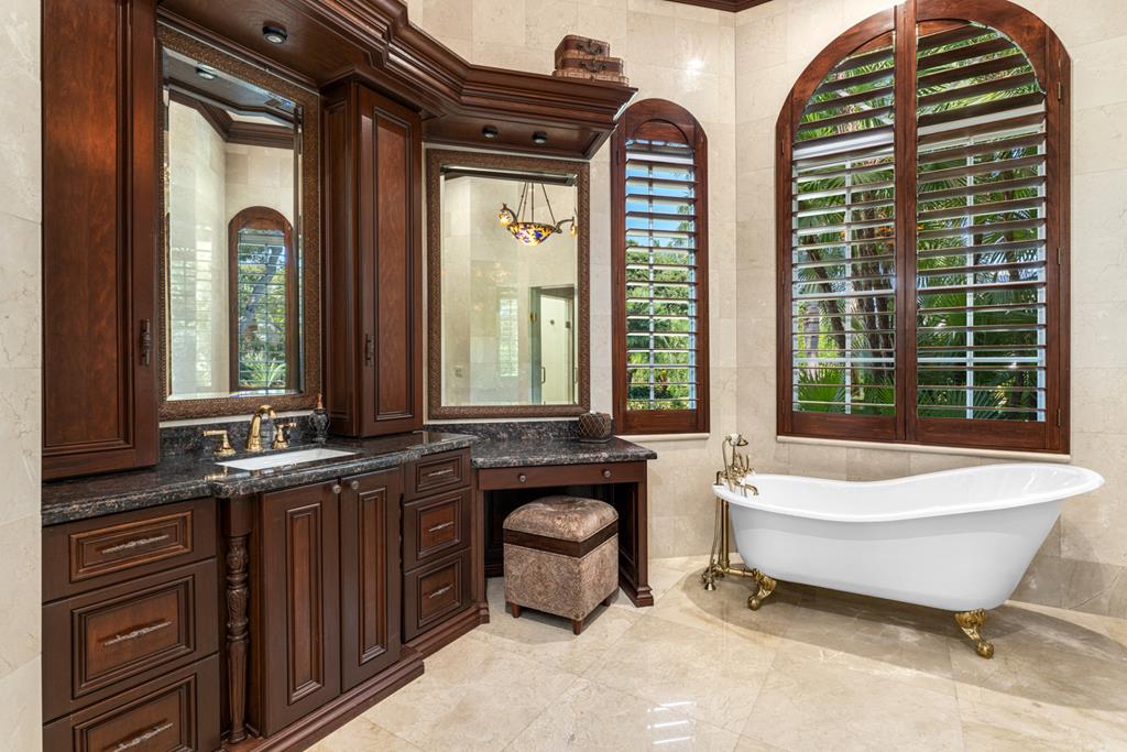 15 Harbor Island Drive