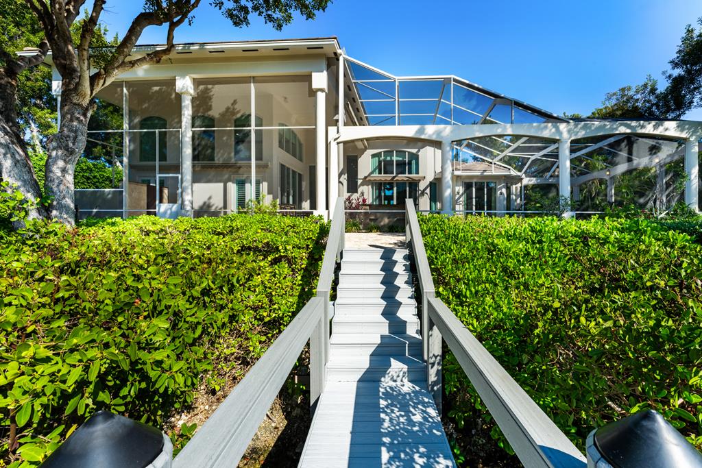 15 Harbor Island Drive