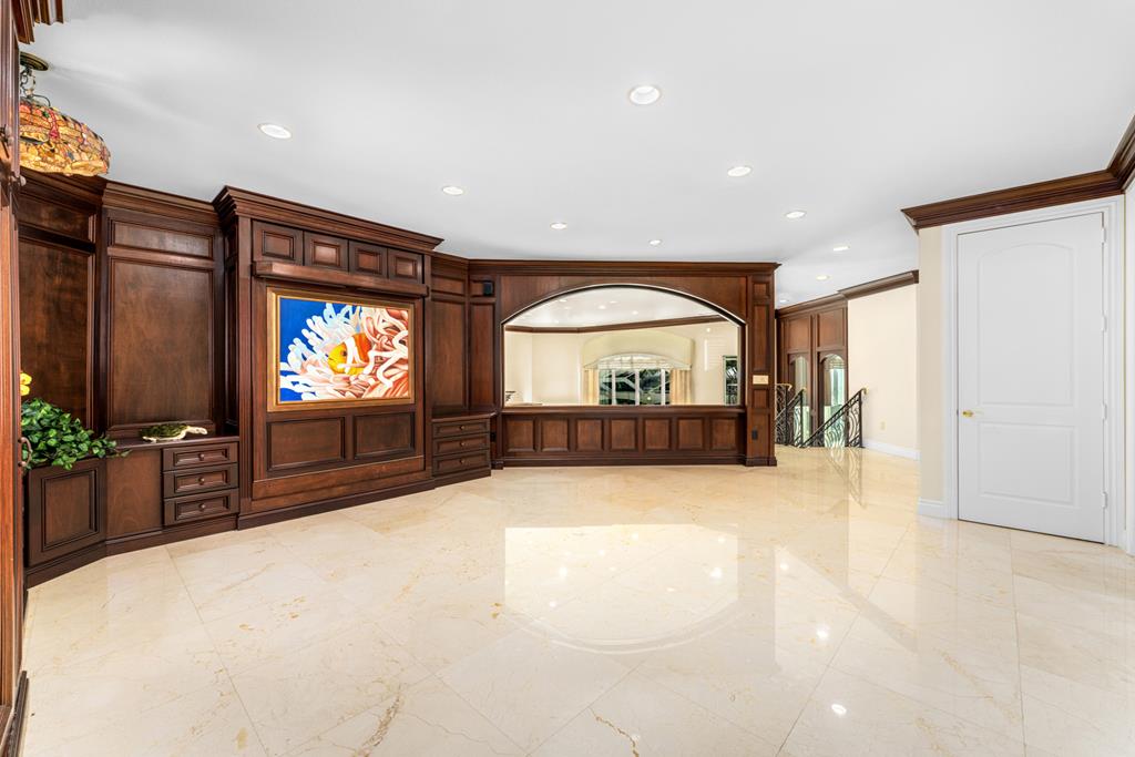 15 Harbor Island Drive