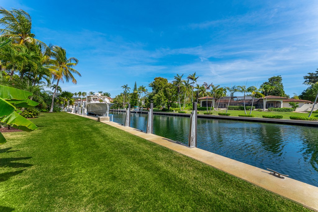 5 Sail Point Lane