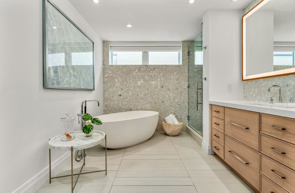 121 Beach Road 306