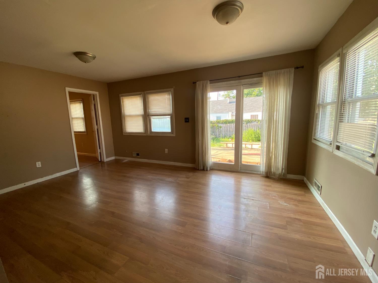 23 W Warren Street