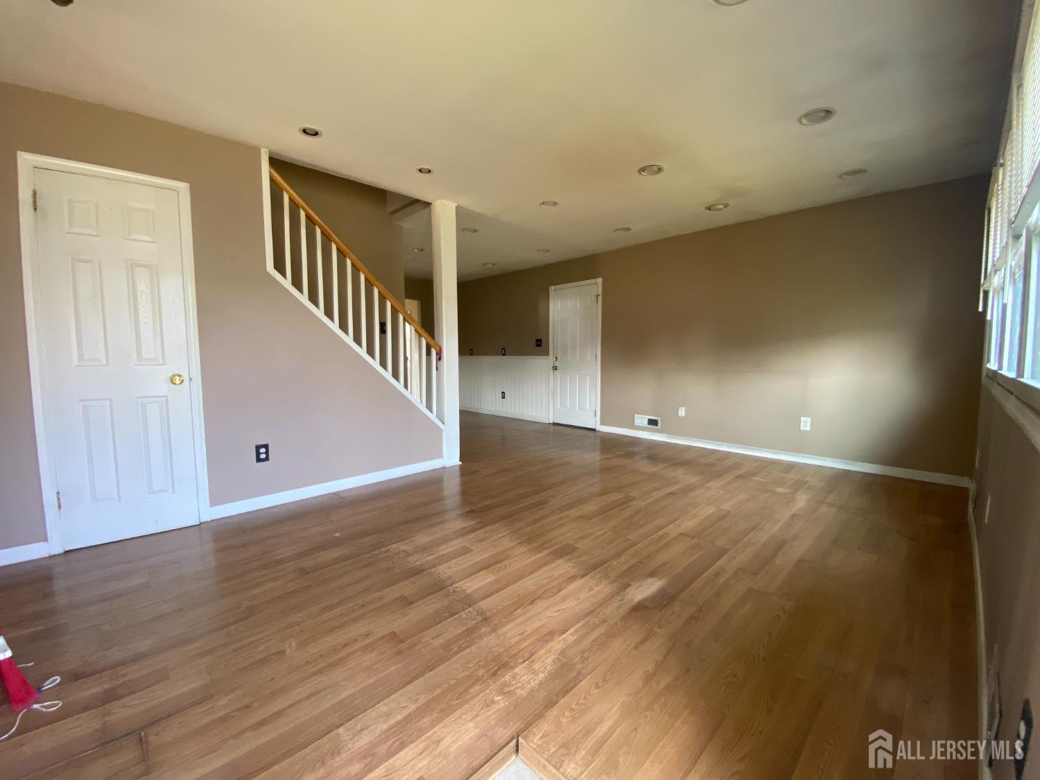23 W Warren Street