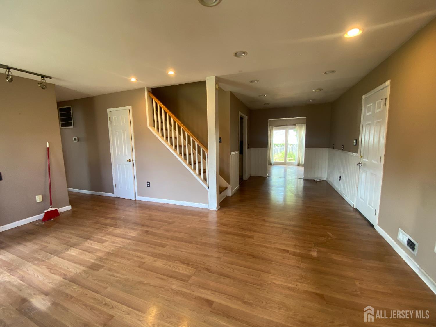 23 W Warren Street