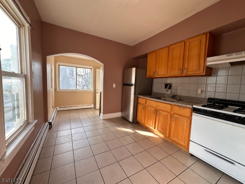 748 Trumbull St 2