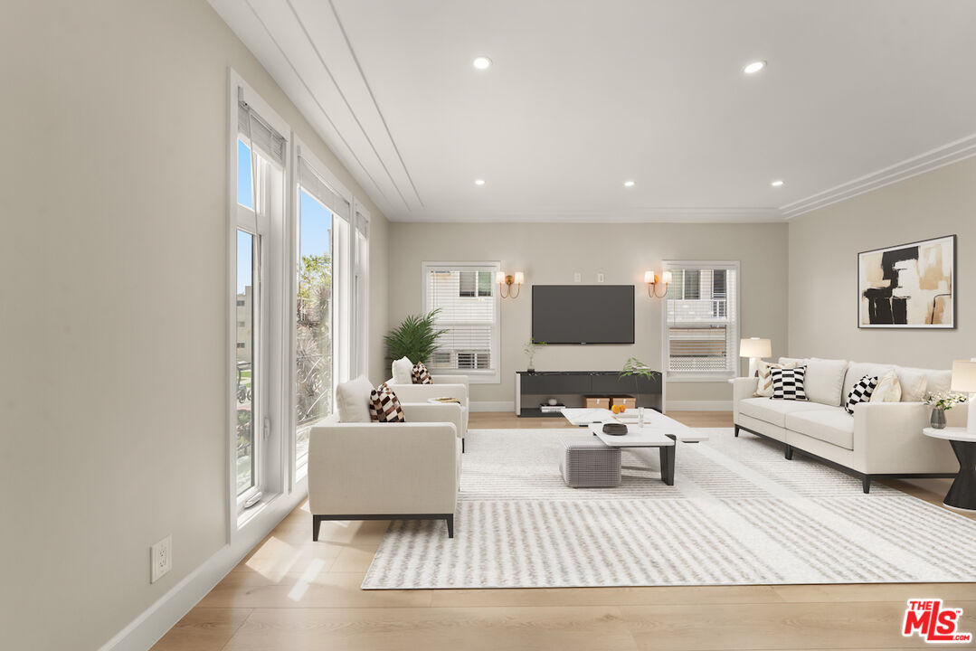 1117 S Wooster St Unit: 1117 1/2