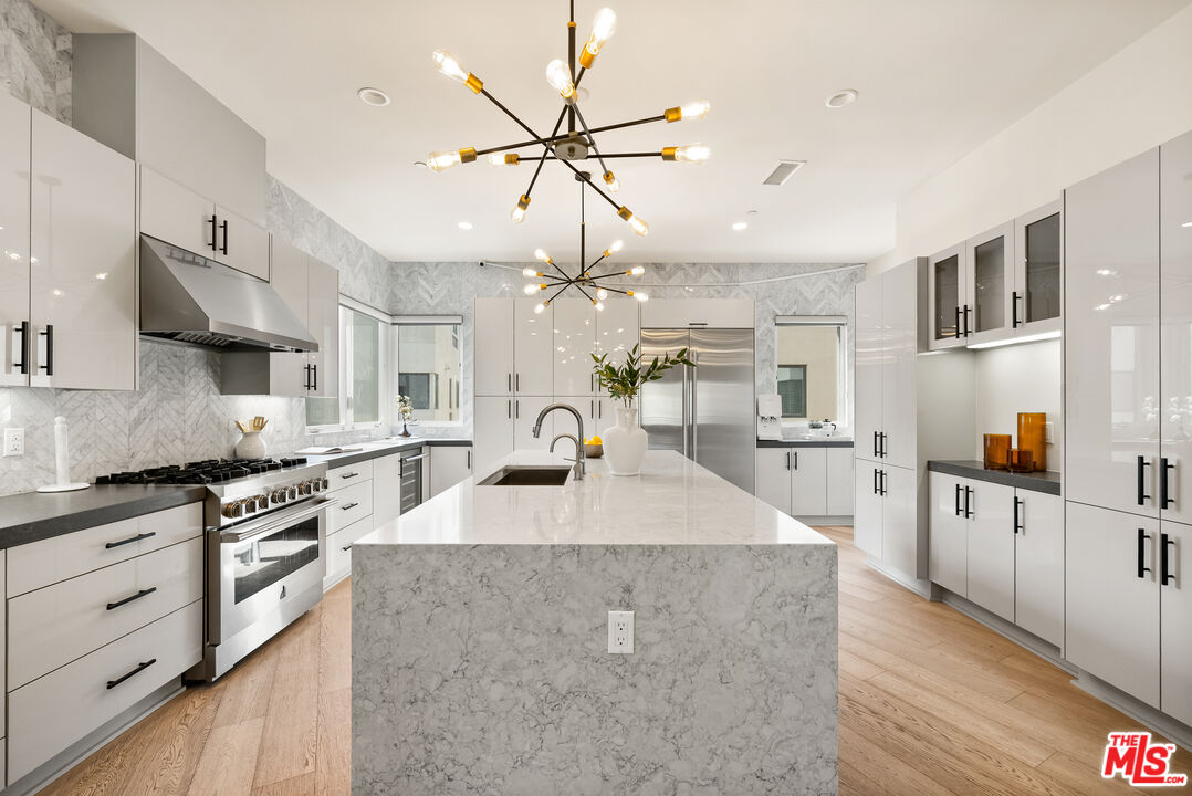 12667 Bluff Creek Dr