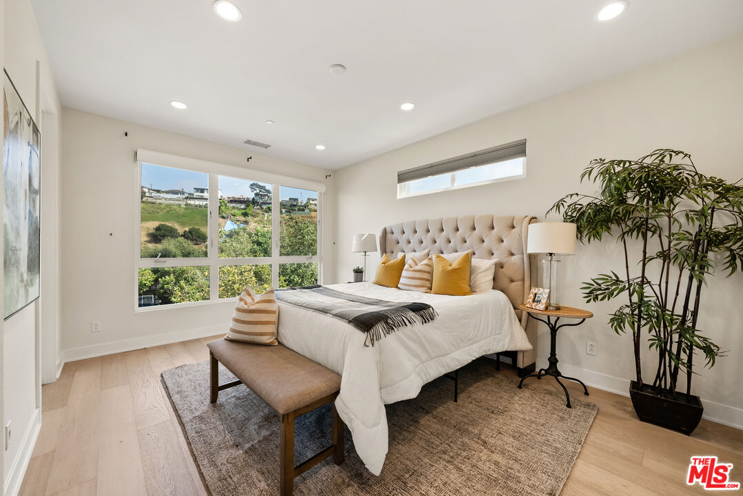 12667 Bluff Creek Dr