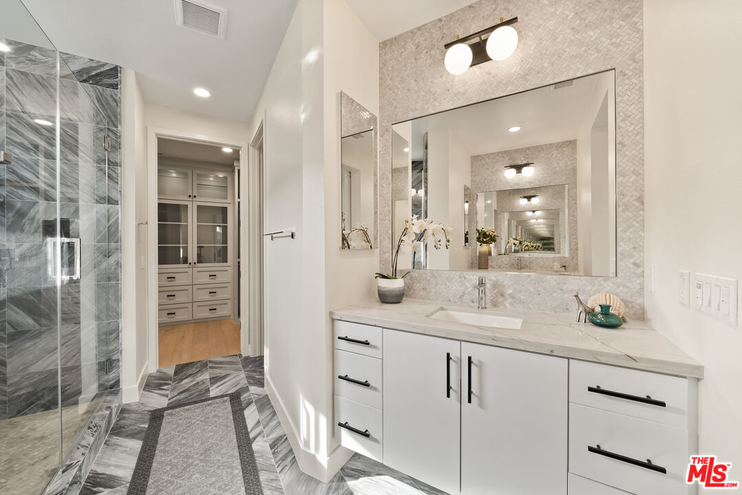 12667 Bluff Creek Dr