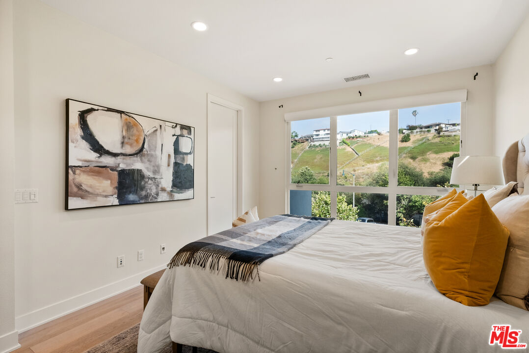 12667 Bluff Creek Dr