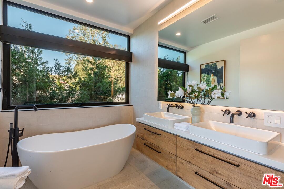 552 Stassi Ln