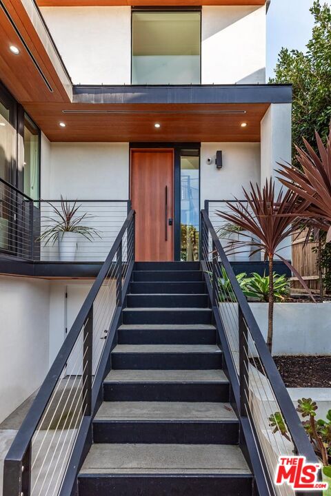 552 Stassi Ln