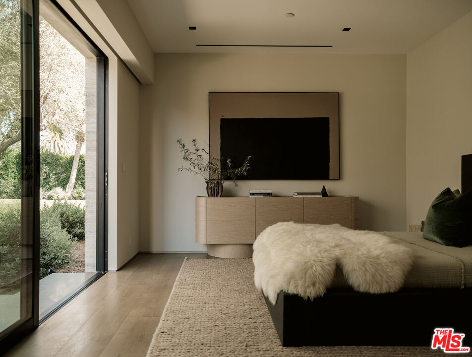 2555 La Mesa Dr
