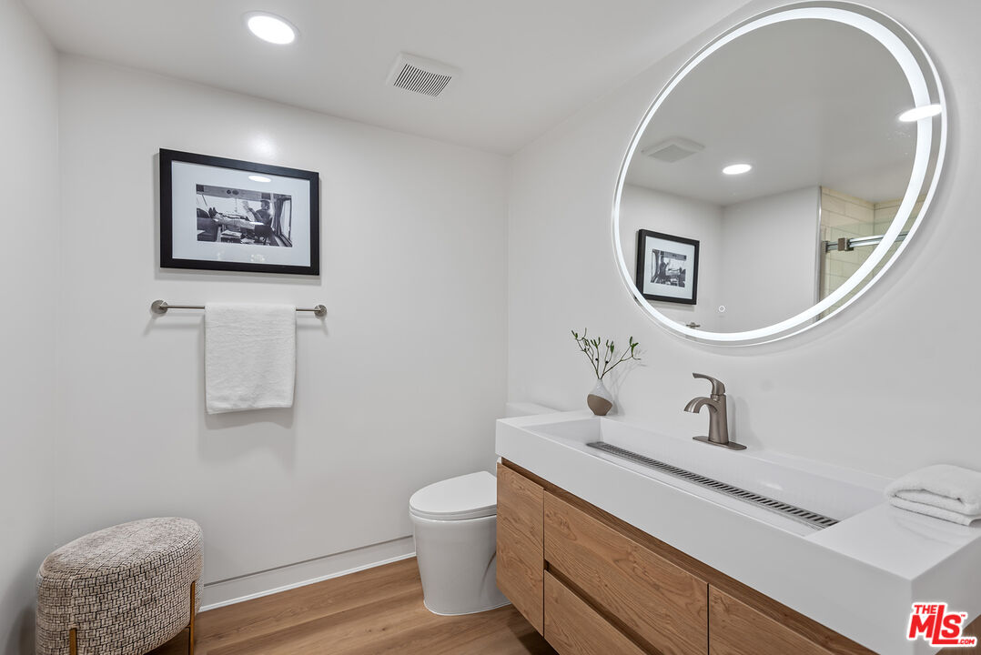 301 S Rexford Dr Unit: 4