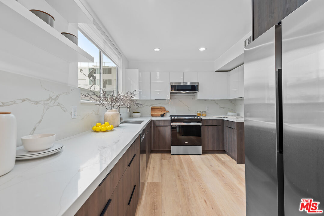 301 S Rexford Dr Unit: 4