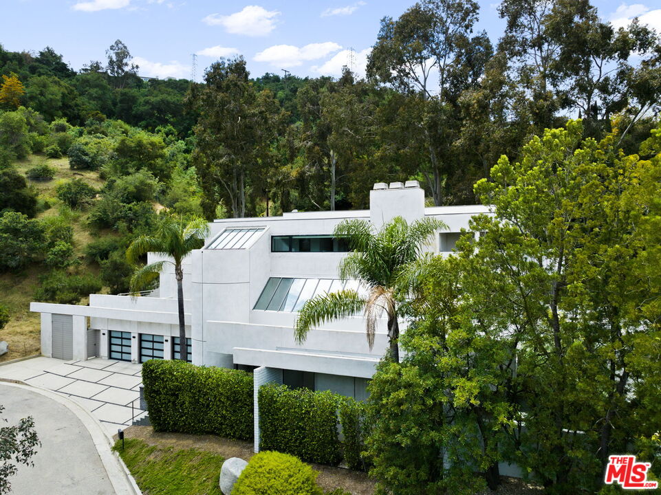 11210 Briarcliff Ln