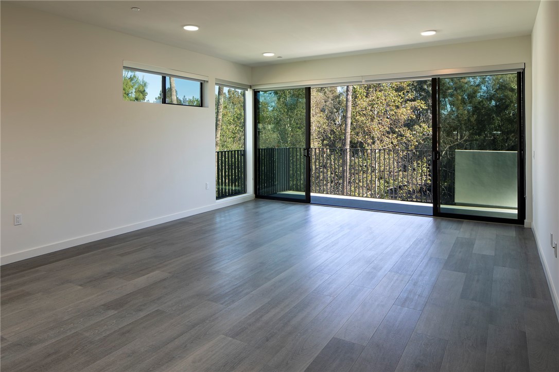 12012 Valleyheart DR Unit: 203