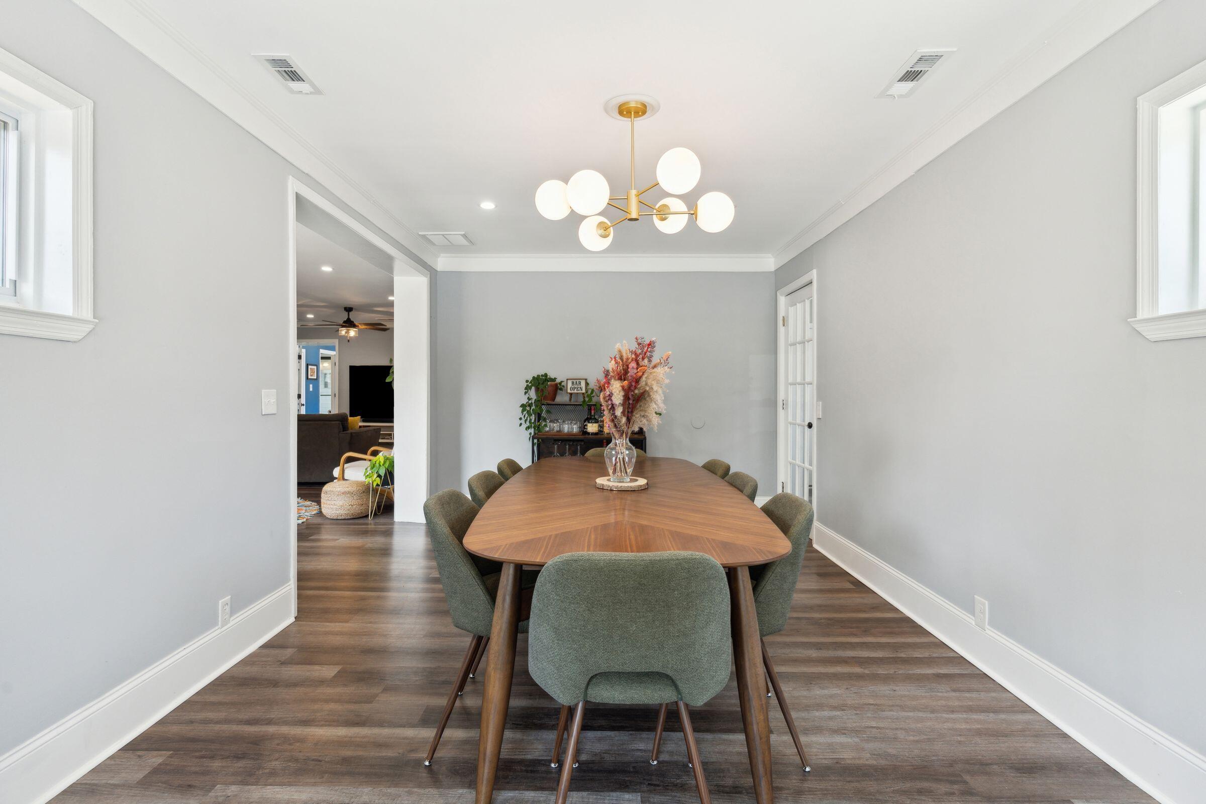 749 W Oak Forest Drive