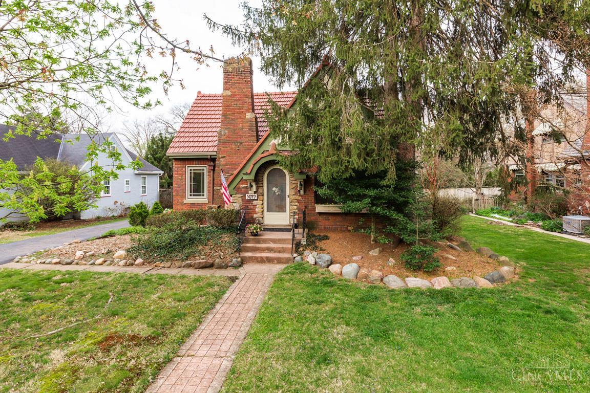 5049 W Eastwood Circle