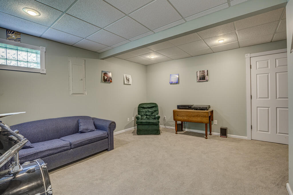 1763 Transparent Court