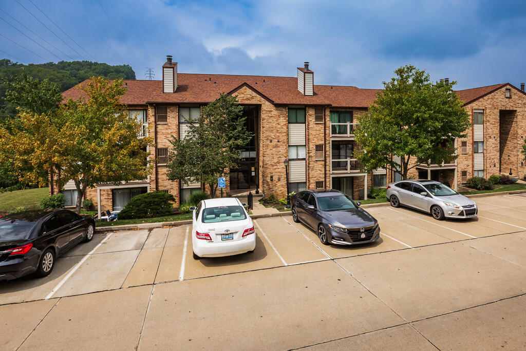 34 Woodland Hills Drive, 8