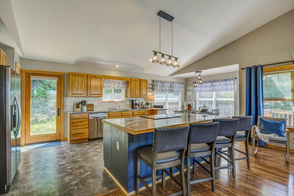 9400 Lower River Road