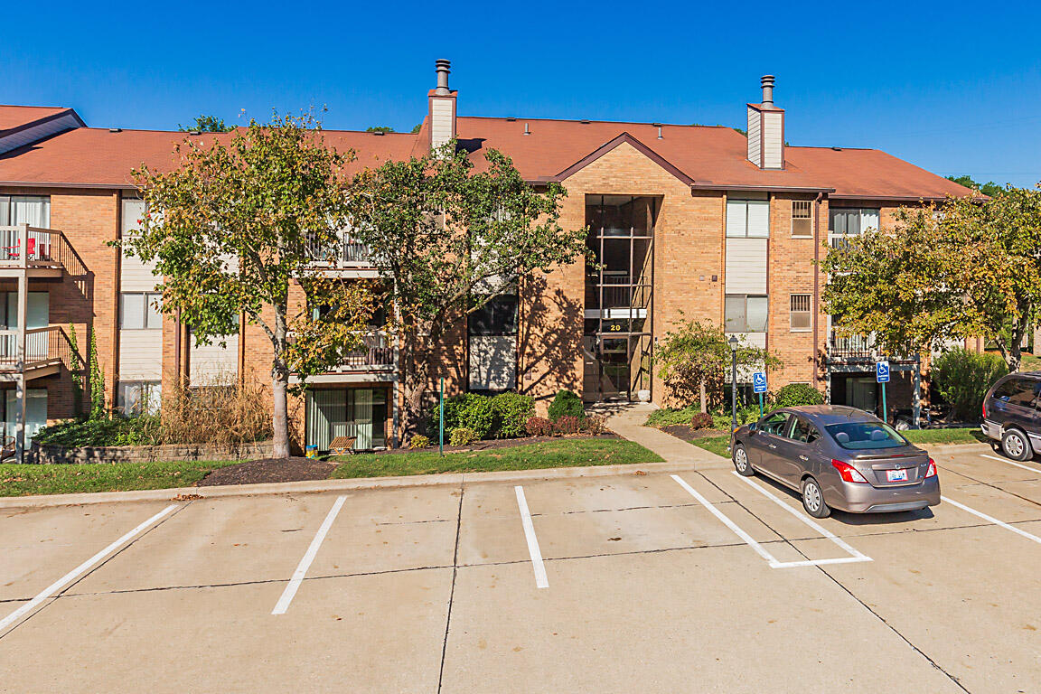 20 Woodland Hills Drive, 6