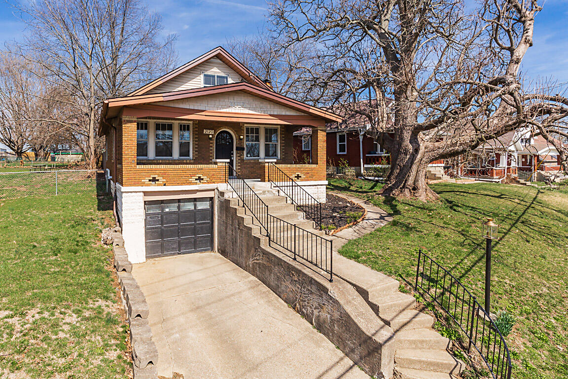 2120 Alexandria Pike