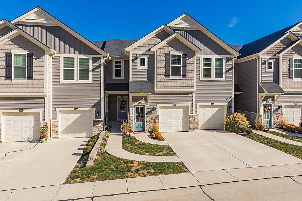 714 Streamside Drive, Upper