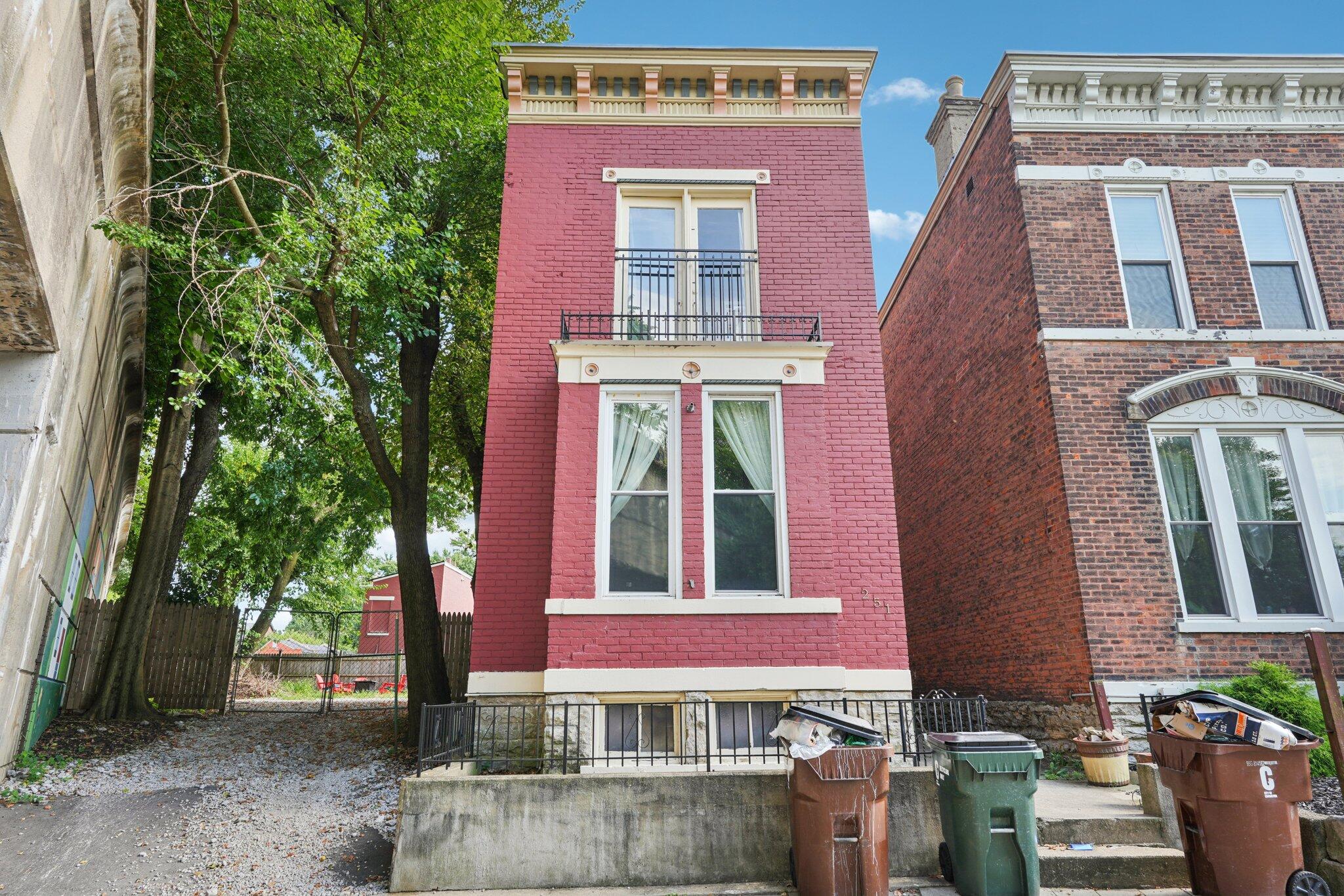 251 W 6th Street