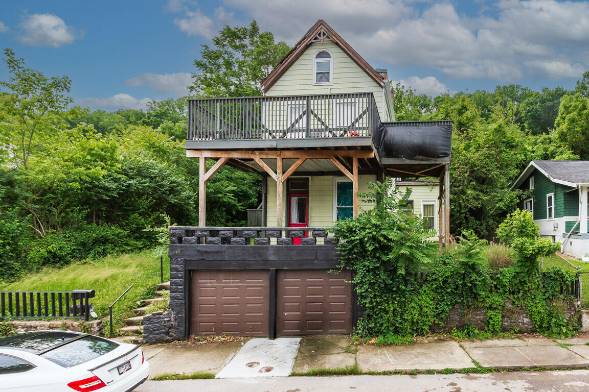 1107 John Street