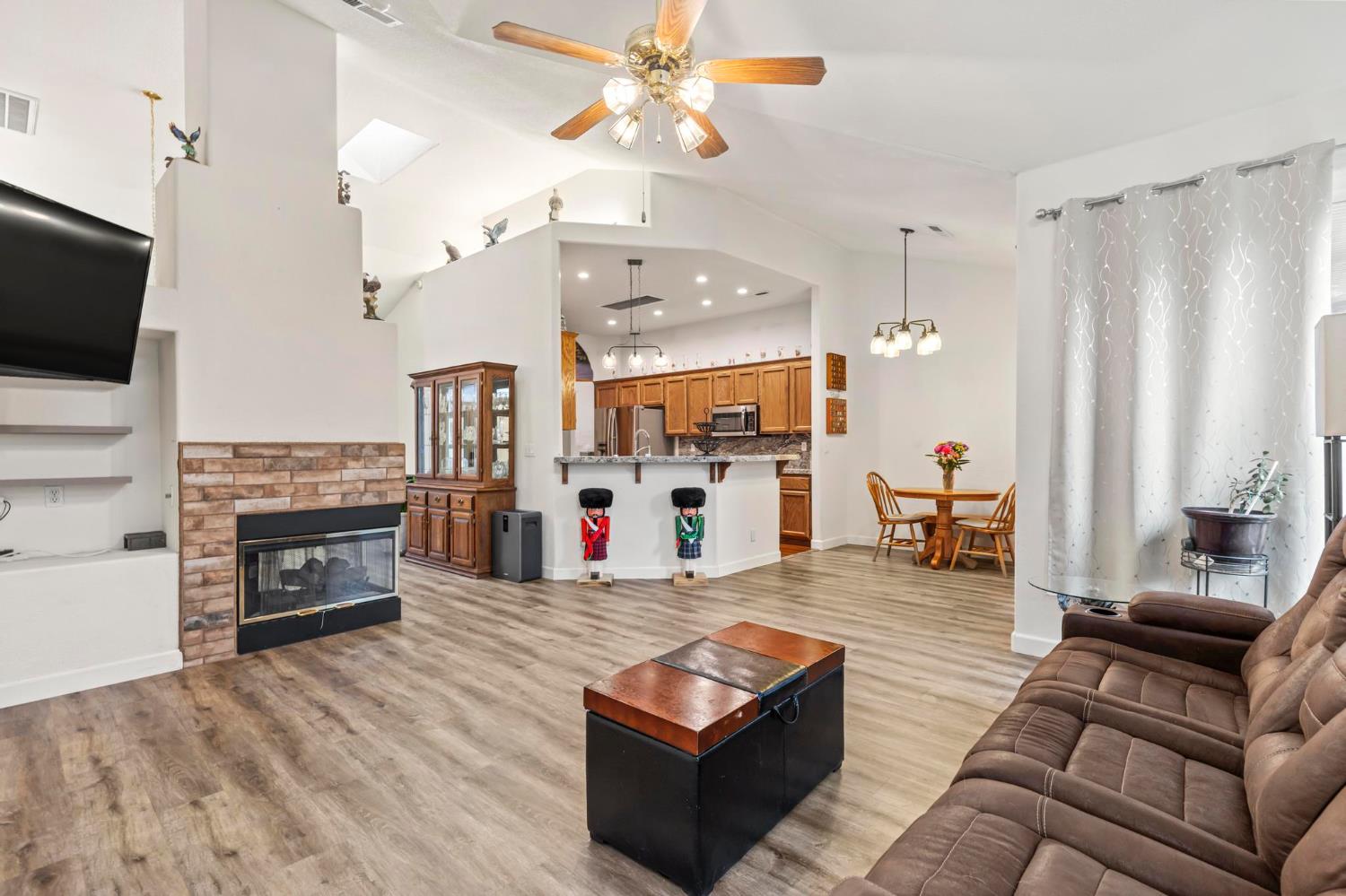 1090 Portola Valley Road