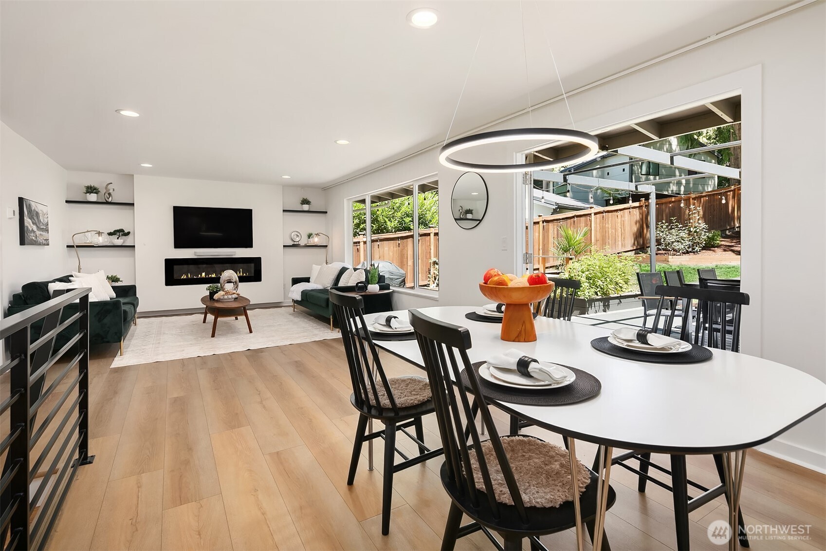 22 Louis Thompson Road SE