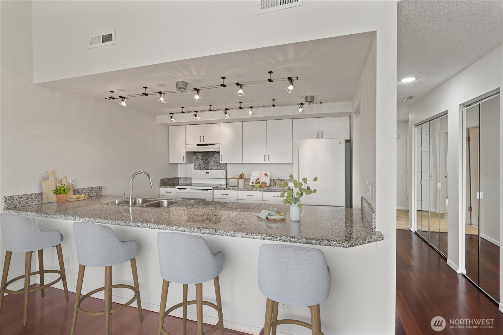 7391 Old Redmond Road Unit: 220