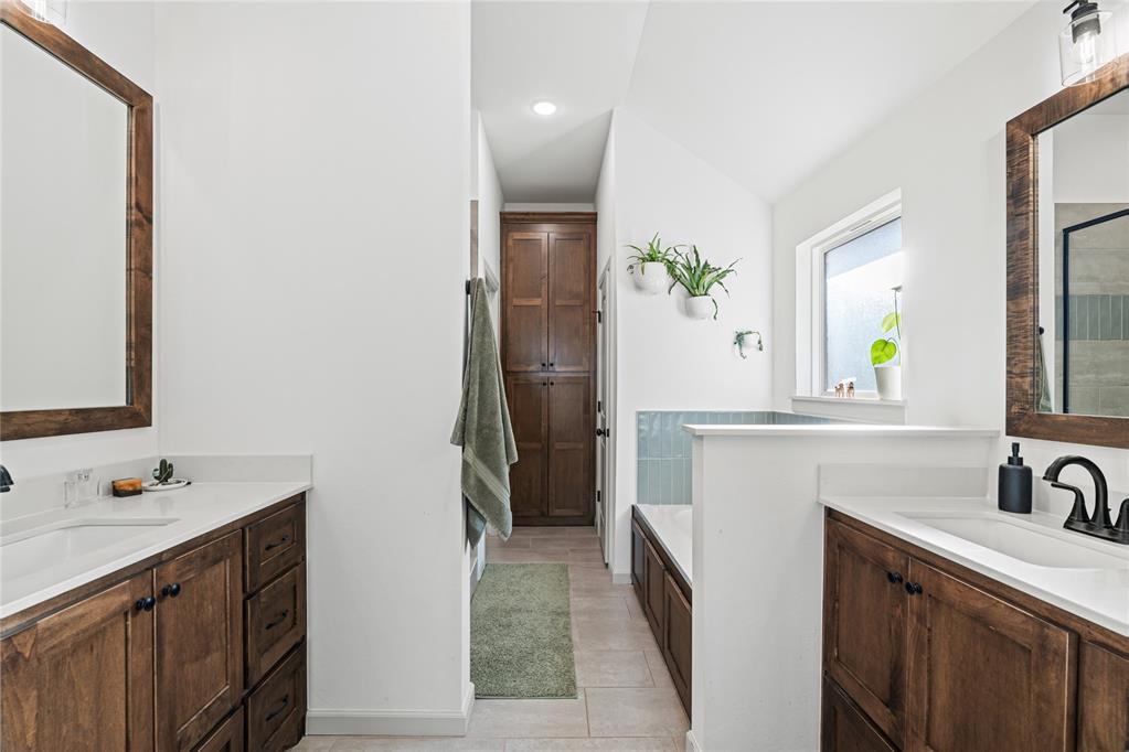 1121 NW 12th Street