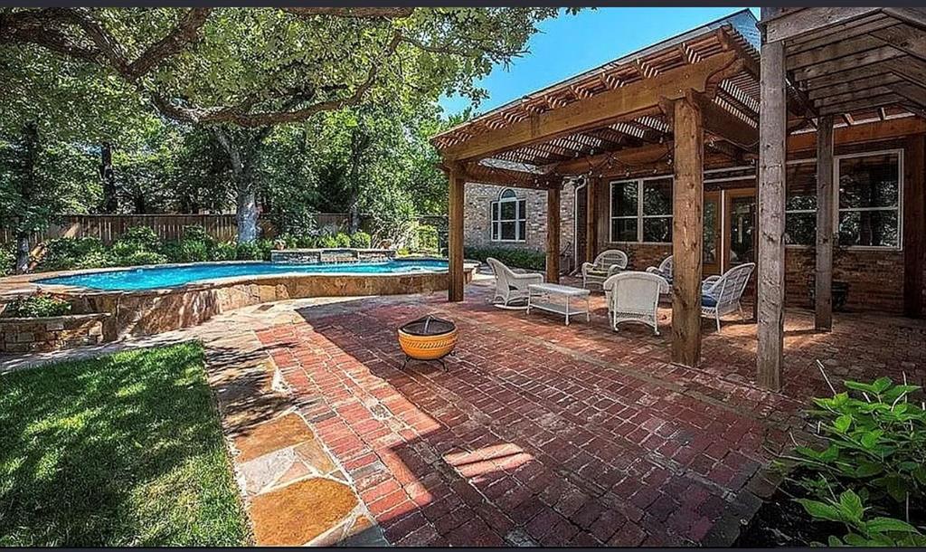 1301 Red Oak Lane
