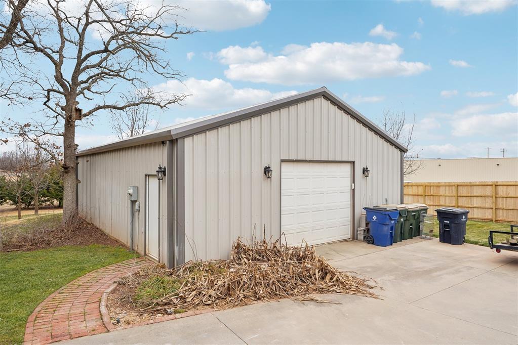 1301 Red Oak Lane