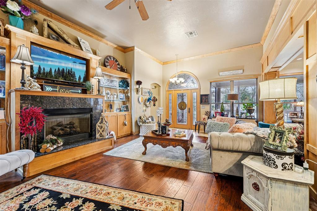 1301 Red Oak Lane