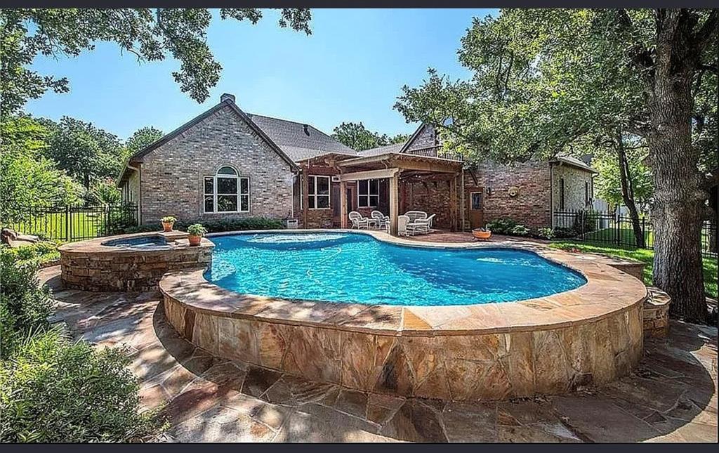 1301 Red Oak Lane