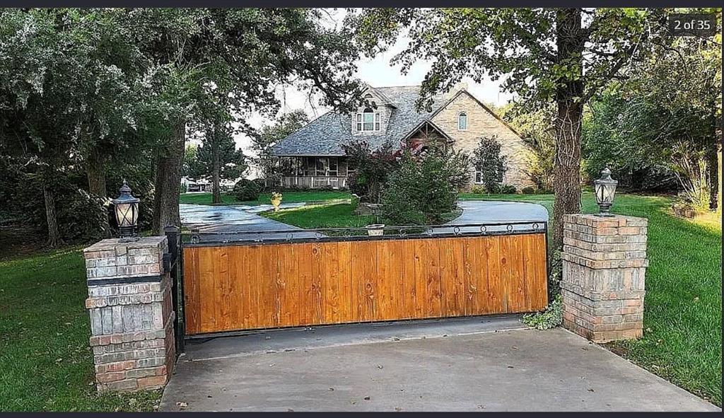1301 Red Oak Lane