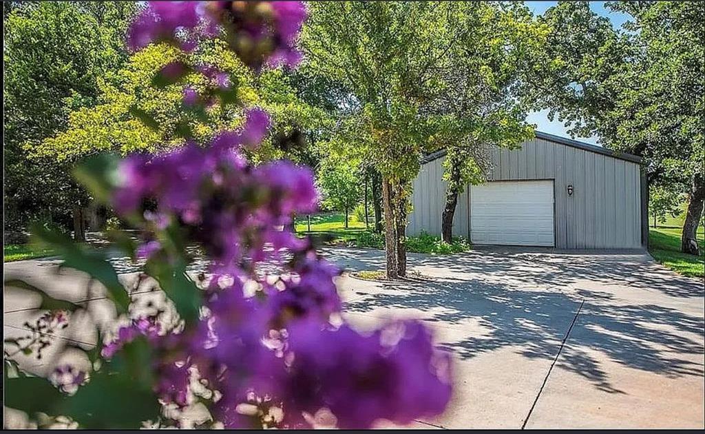 1301 Red Oak Lane