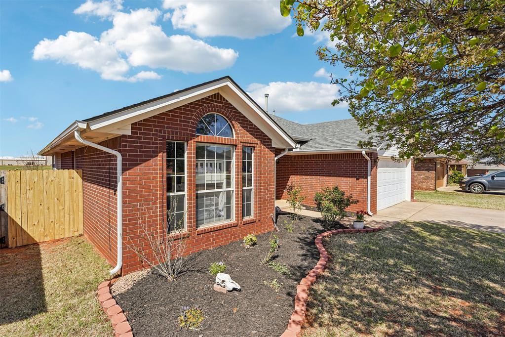 1415 Cherokee Lane