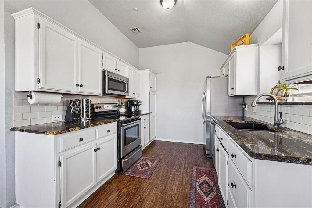 1415 Cherokee Lane