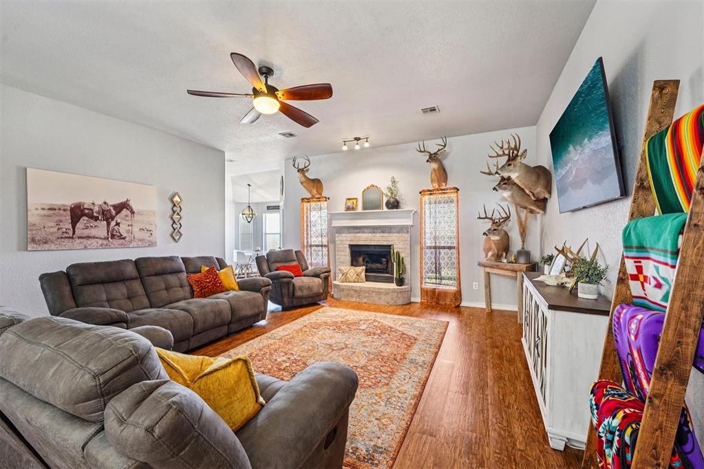 1415 Cherokee Lane