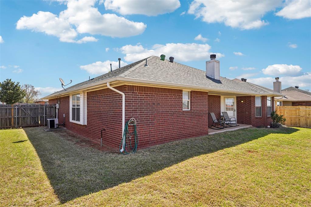 1415 Cherokee Lane