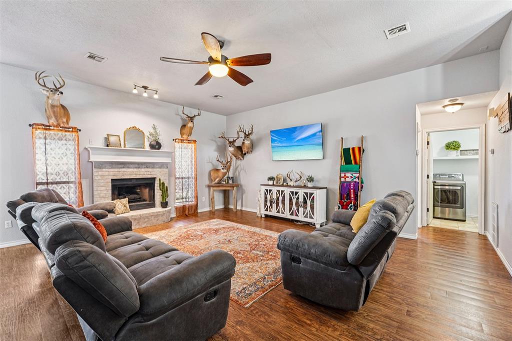 1415 Cherokee Lane