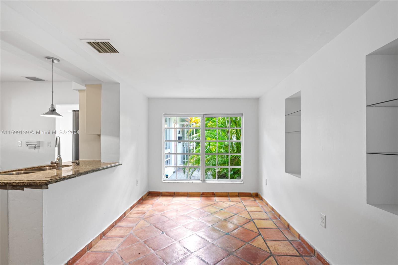 2055 Ixora Rd