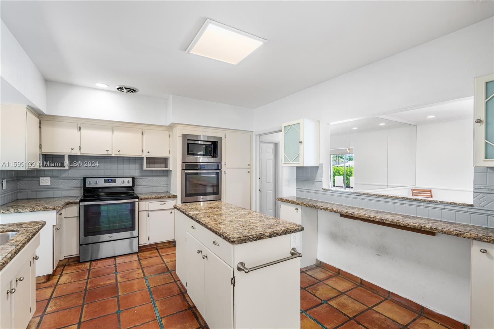 2055 Ixora Rd
