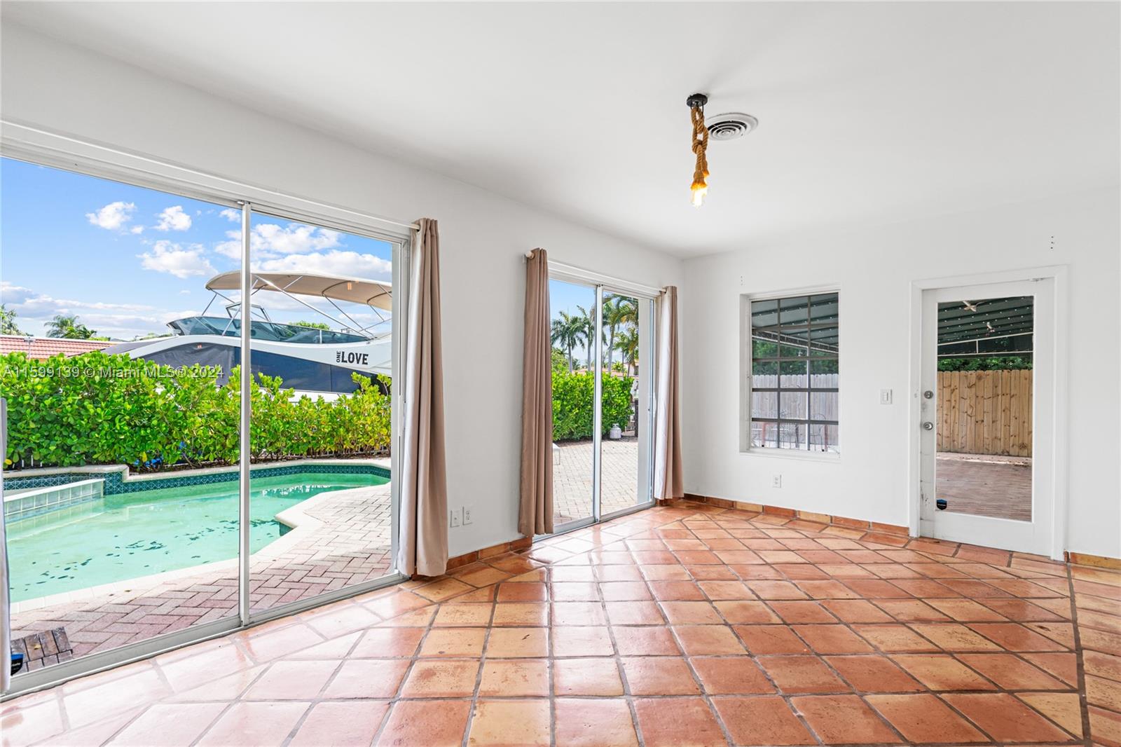 2055 Ixora Rd