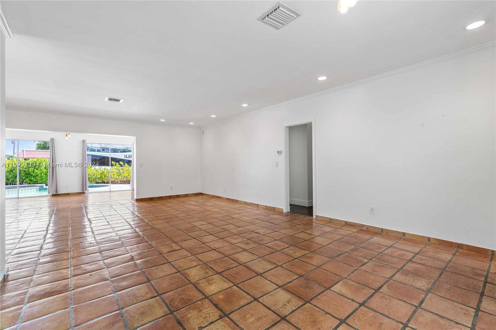2055 Ixora Rd